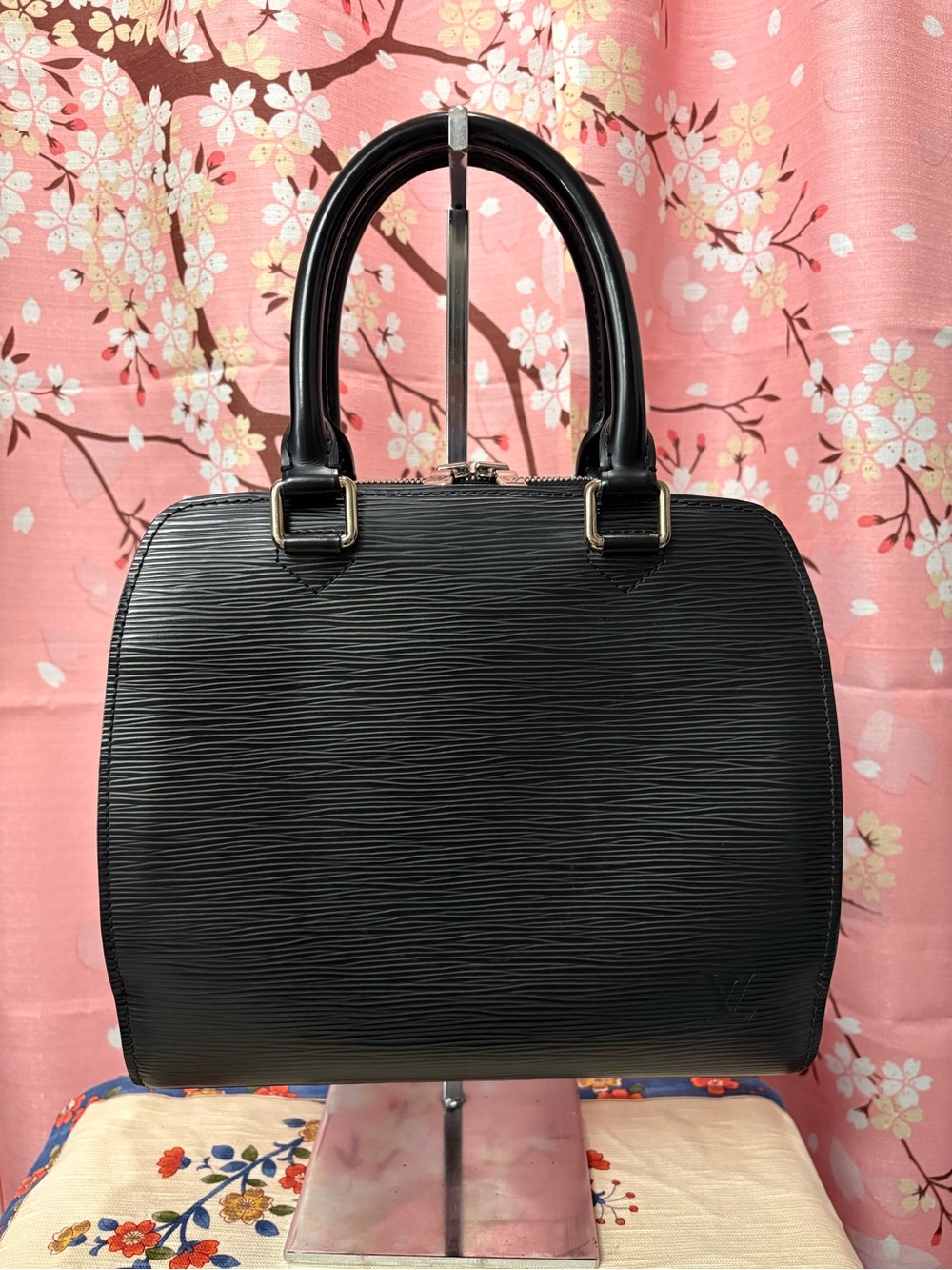 Louis Vuitton Epi Leather Pont Neuf Bag Black Vintage like-New Authentic